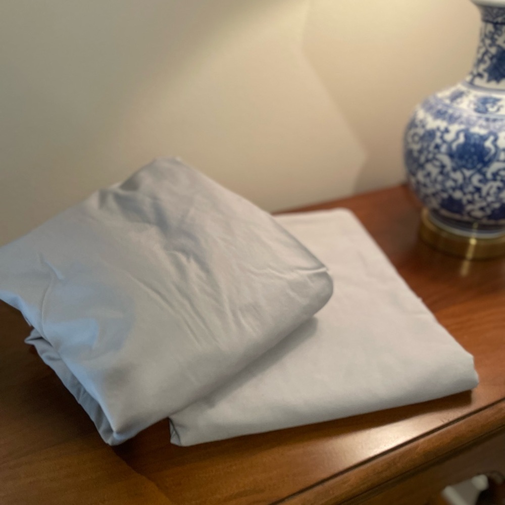 XL Twin fitted and flat sheets (no pillow case)